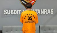Ditreskrimum Polda Bangka Belitung berhasil membongkar praktik prostitusi online di Kota Pangkalpinang. Seorang pemuda diduga sebagai muncikari berhasil diamankan.