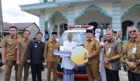 Perkuat Layanan Publik, Pemprov Babel Serahkan Ambulans untuk Warga Desa Kemingking