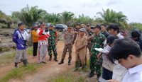 Tim gabungan yang terdiri dari Pemkab Basel, kejaksaan, TNI, dan Polri melakukan peninjauan langsung ke Dusun Tanget dan Dusun Limus, Desa Serdang, Kecamatan Toboali, Kabupaten Bangka Selatan, Selasa (24/2/2026).