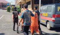 Polisi kembali mengamankan kawanan pelaku penyalahgunaan dan peredaran gelap narkoba. Kali ini, ada 3 orang yang diamankan jajaran Satresnarkoba Polres Bangka Selatan.