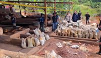 Direktorat Tindak Pidana Tertentu (Dittipidter) Bareskrim Polri bersama Polda Bangka Belitung menggerebek lokasi pengelolaan pasir timah ilegal di wilayah Kabupaten