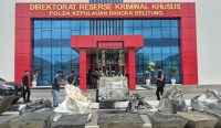 Polda Babel Gerebek Gudang Timah Ilegal di Bangka Barat, Puluhan Balok Disita