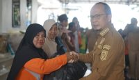 Bank Syariah Babel Salurkan 150 Paket Sembako untuk Tenaga Kebersihan di Bangka Tengah