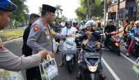 Polda Bangka Belitung Bagikan 1.300 Paket Takjil di HUT ke-23