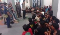 Menanti Kepastian di Bibir Dermaga: Kala Klakson Truk Memecah Keheningan Tanjung Kalian