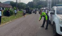 Kecelakaan lalu lintas ganda yang melibatkan sepeda motor dan sebuah truk terjadi di Jalan Bandara Manggar, Desa Kacang Butor, Kecamatan Badau,