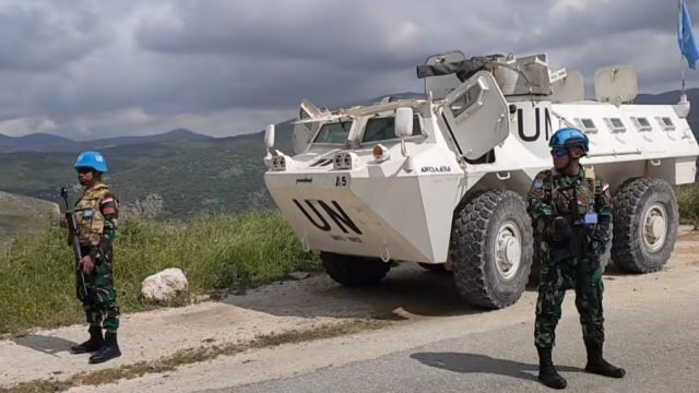 Seorang prajurit TNI pasukan perdamaian PBB di Lebanon (UNIFIL) tewas di tengah konflik antara kelompok Hizbullah dan Israel.