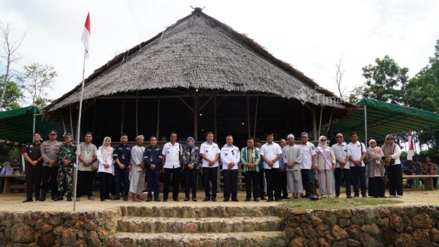 PT Timah Aktif Jaga Warisan Budaya Masyarakat Adat Mapur dalam Ritual Nuju Jerami