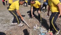 Polres Bangka Tengah Bersihkan Makam Hu Chutse Jelang Ceng Beng, Pererat Kebersamaan dengan Warga
