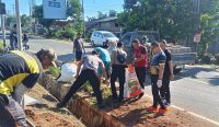 Tiga Pilar di Kelapa Gelar Kerja Bakti Massal, Bersihkan Jalur Protokol