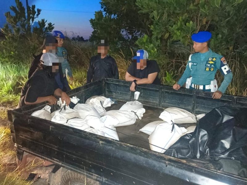 TNI AL Amankan 1 Ton Timah Ilegal di DAS Sungai Baturusa