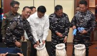 TNI AL Tangkap 16 Ton Timah Ilegal asal Kepri