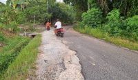 Warga Mentok Keluhkan Kerusakan Jalan Lingkar Desa dari Gang Flamboyan Menuju Jalan Sukun