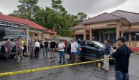 Adegan ke-27, Eks Ajudan Bupati Basel Keluarkan Senpi: Tersangka Membantah
