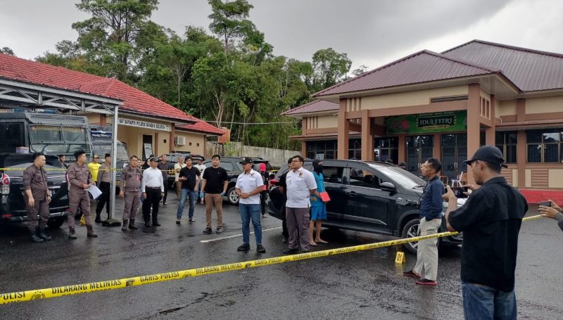 Adegan ke-27, Eks Ajudan Bupati Basel Keluarkan Senpi: Tersangka Membantah