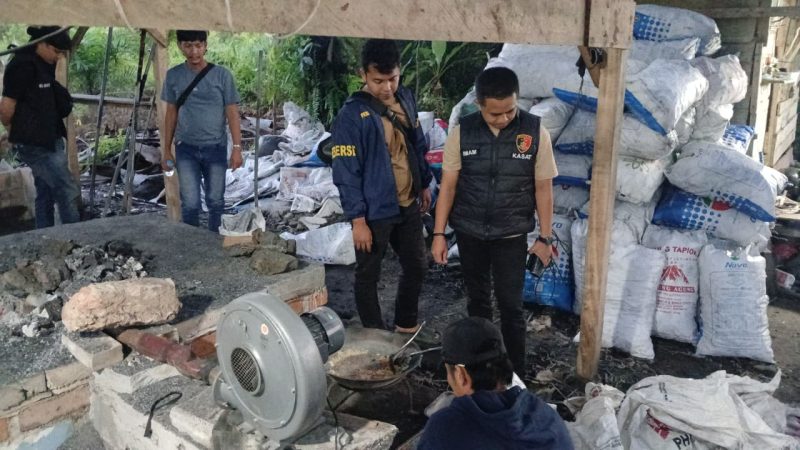 Peleburan Ilegal di Desa Tukak Digerebek, Polisi Amankan 4 Orang dan Ratusan Kilogram Timah Balok