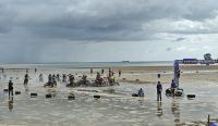 Polres Belitung melaksanakan pengamanan kegiatan Trippin Speed Challenge Tanjungpendam Beach & Sand Race Championship