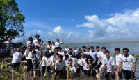 Mahasiswa Pendidikan Sejarah FISIP UNY Gelar Penanaman Mangrove dan Aksi Bersih di Pantai Baros