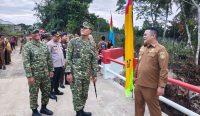 Riza-Debby Dampingi Danrem 045/Garuda Jaya Tinjau Jembatan Garuda di Toboali