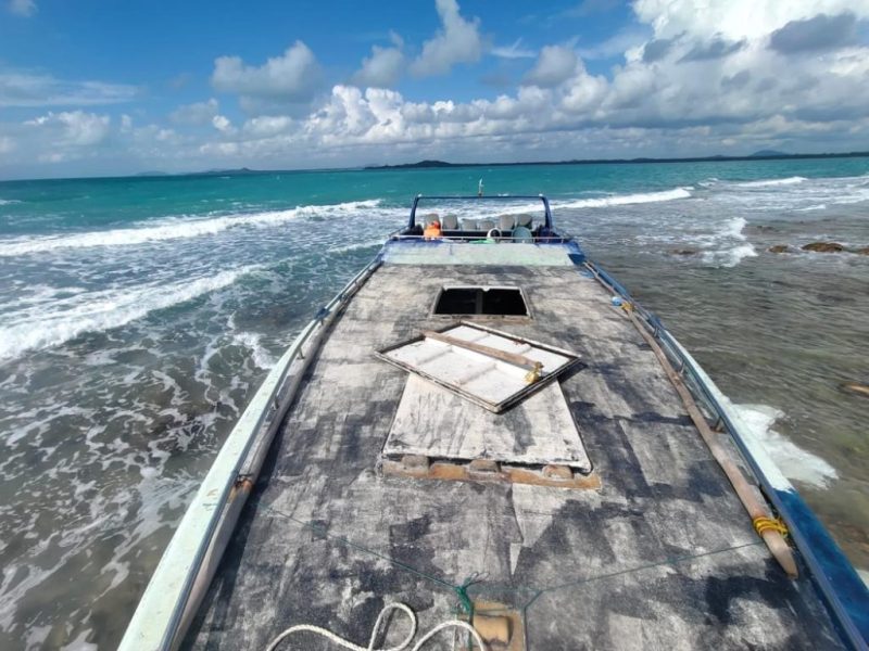 Kandas di Perairan Bedukang, TNI AL Amankan Kapal Speed Bermuatan 3,8 Ton Timah