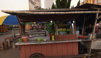 Modal Pas-Pasan, Usaha Tetap Jalan: Rahasia Bertahan Bakso Tahu Ibu Lisda