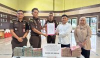 Herman Fu Kembalikan Rp500 juta Kerugian Negara ke Kejari Bateng