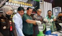 Eksekusi 50 Perkara Inkracht, Kejari Bangka Barat Musnahkan Ratusan Gram Narkotika dan Air Soft Gun