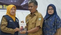 Haru, Peluncuran Buku 'Inspiring Teacher': Kado yang Belum Sempat Digenggam Ibu Muslimah 'Laskar Pelangi'