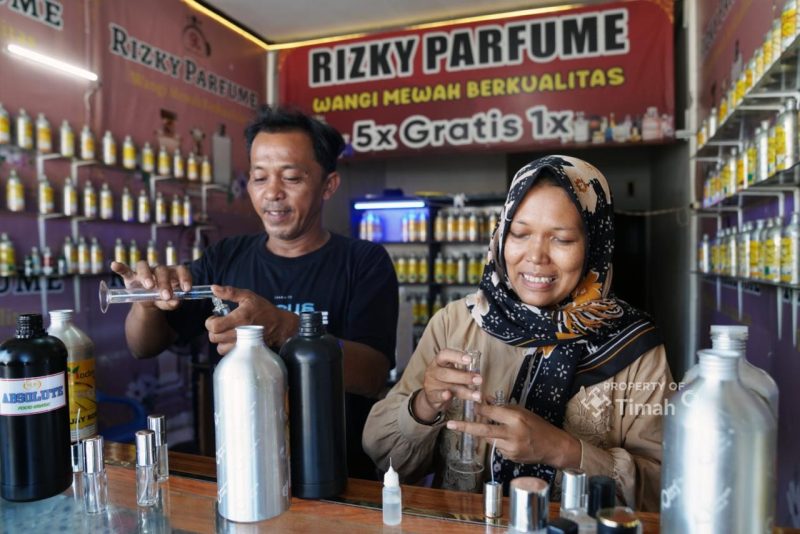 Di Balik Tetes Harum Rizky Parfume: Ada Asa Dewi dan Rangkulan PT Timah