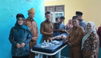 Usai Dikhitan Gratis, Puluhan Anak di Desa Semulut Dapat Hadiah Tas hingga Uang Tunai