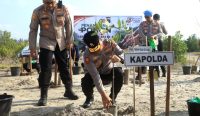 Komitmen Jaga Lingkungan, Polda Babel Hijaukan Wilayah Lewat Aksi Tanam Pohon Serentak