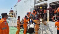 Alur Pelayaran Pangkalbalam Tertutup Kapal Kandas, 253 Penumpang KM Sewindu Dievakuasi