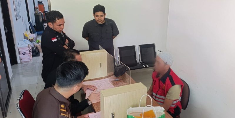 Pengendali Utama Penyelundupan 7,5 Ton Timah ke Malaysia Dilimpahkan ke Kejari Basel