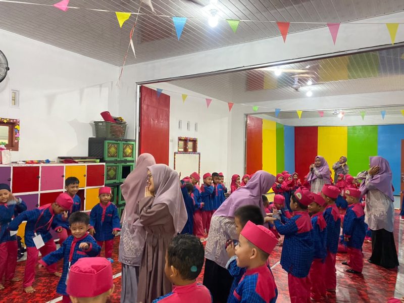 Hari Kedua MPLS TKIT Cahaya: Latih Kemandirian dan Ajak Siswa Jelajahi Lingkungan Sekolah