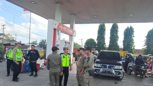 Tertibkan Antrean SPBU Bangka Selatan, Tim Gabungan Temukan 8 Pengendara Langgar Aturan Lalu Lintas