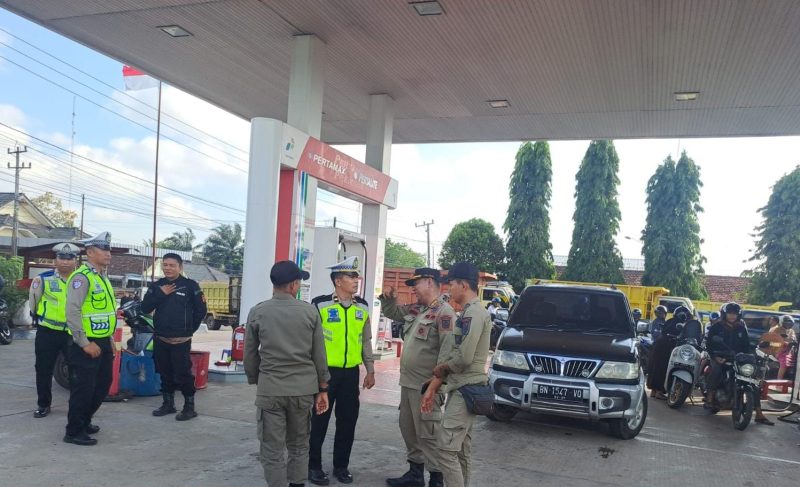 Tertibkan Antrean SPBU Bangka Selatan, Tim Gabungan Temukan 8 Pengendara Langgar Aturan Lalu Lintas