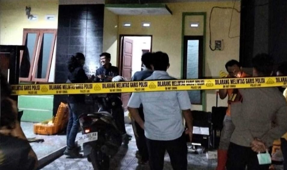 Curiga Bau Menyengat dari Celah Jendela, Tetangga Temukan Mayat Membusuk di Perumahan Pangkalpinang