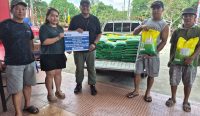 Indahnya Berbagi, PT Timah Gandeng Kelenteng Kelapa Kampit Salurkan Beras di Tradisi Sembahyang Rebut