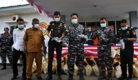 TNI AL Tangkap 1,6 Ton di Perairan Lingga, Modusnya Disembunyikan di Bawah Keramba Apung 