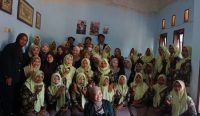 Kreatif! Mahasiswa KKN UINSA Bantu Warga Desa Alaspandan Sulap Jelantah Jadi Sabun Cuci Piring
