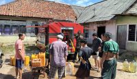 TNI Hadir di Tengah Kekeringan, Kodim 0432/Basel Suplai Air Bersih untuk Warga Toboali
