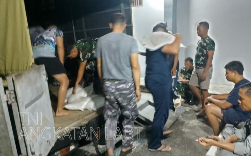 Operasi Gabungan TNI AL Gagalkan Penyelundupan 171 Karung Timah di Bangka Barat