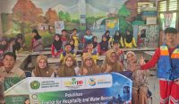Dosen Unmuh Babel Bekali Guru SD Negeri 5 Belinyu Skill Bahasa Inggris dan Water Rescue 