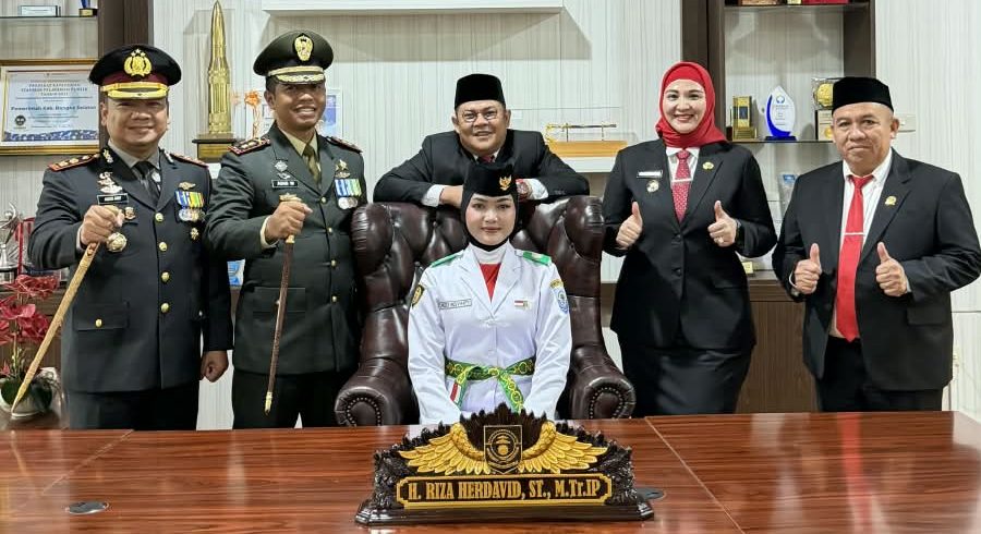 Langkah Tegap Ressy Resvianty: Dari Pergam, Membawa Baki sang Saka Menuju Cita-Cita Polwan