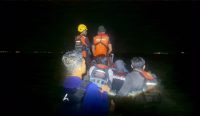 Detik-Detik Tim SAR Gabungan Tembus Kegelapan Laut demi Selamatkan 4 Nelayan Bangka