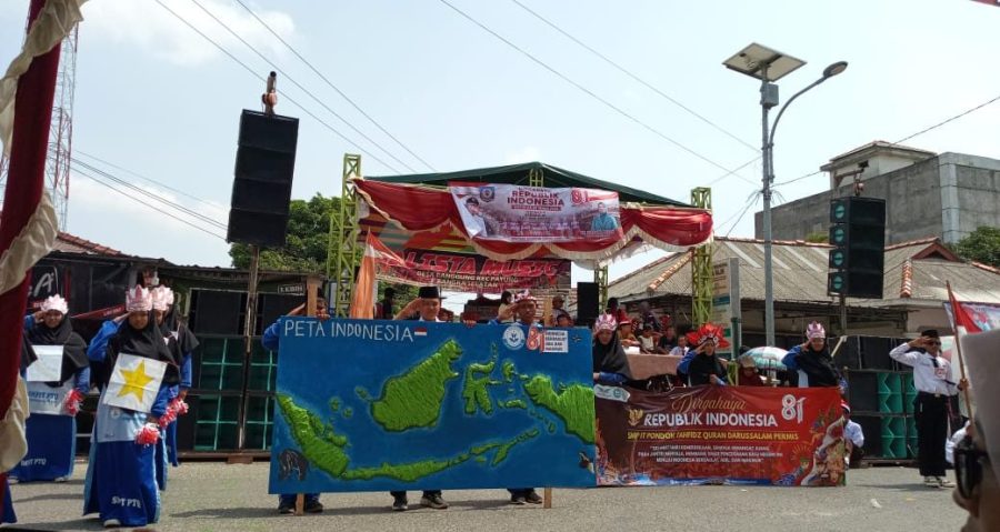 Penuh Warna dan Kreatif, Intip Keseruan Karnaval Desa Rajik dan Permis HUT Ke-81 RI