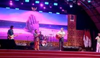 Budi Doremi duet bersama Kepala Bank Indonesia Babel, Rommy S.Tamawiwy dalam cloaing ceremony Explore Babel 2026, Minggu (30/08) malam.