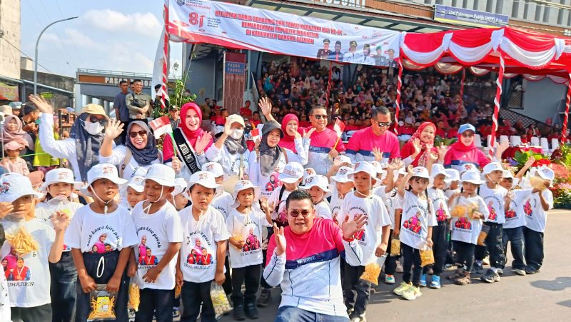 Tampil Menggemaskan, 181 Peserta PAUD dan SD/MI Sulap Jalan Toboali Jadi Lautan Warna-Warni