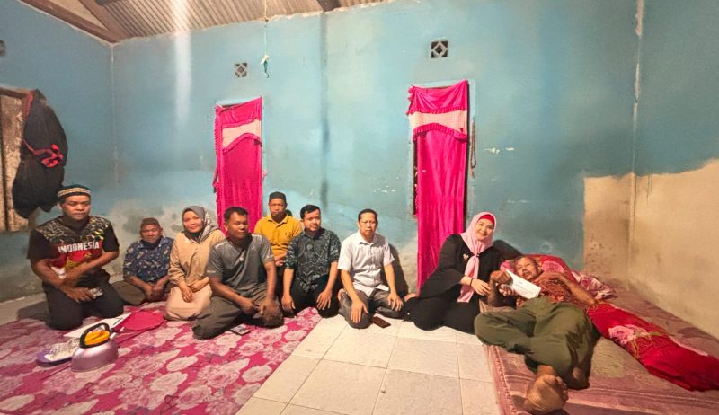 Peduli Sesama, Wabup Debby Salurkan Bantuan Baznas kepada Warga Kurang Mampu di Batu Betumpang