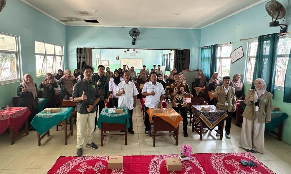 Dosen Unmuh Bangka Belitung Latih Guru Manfaatkan Games Edukasi Berbasis AI di Tempilang